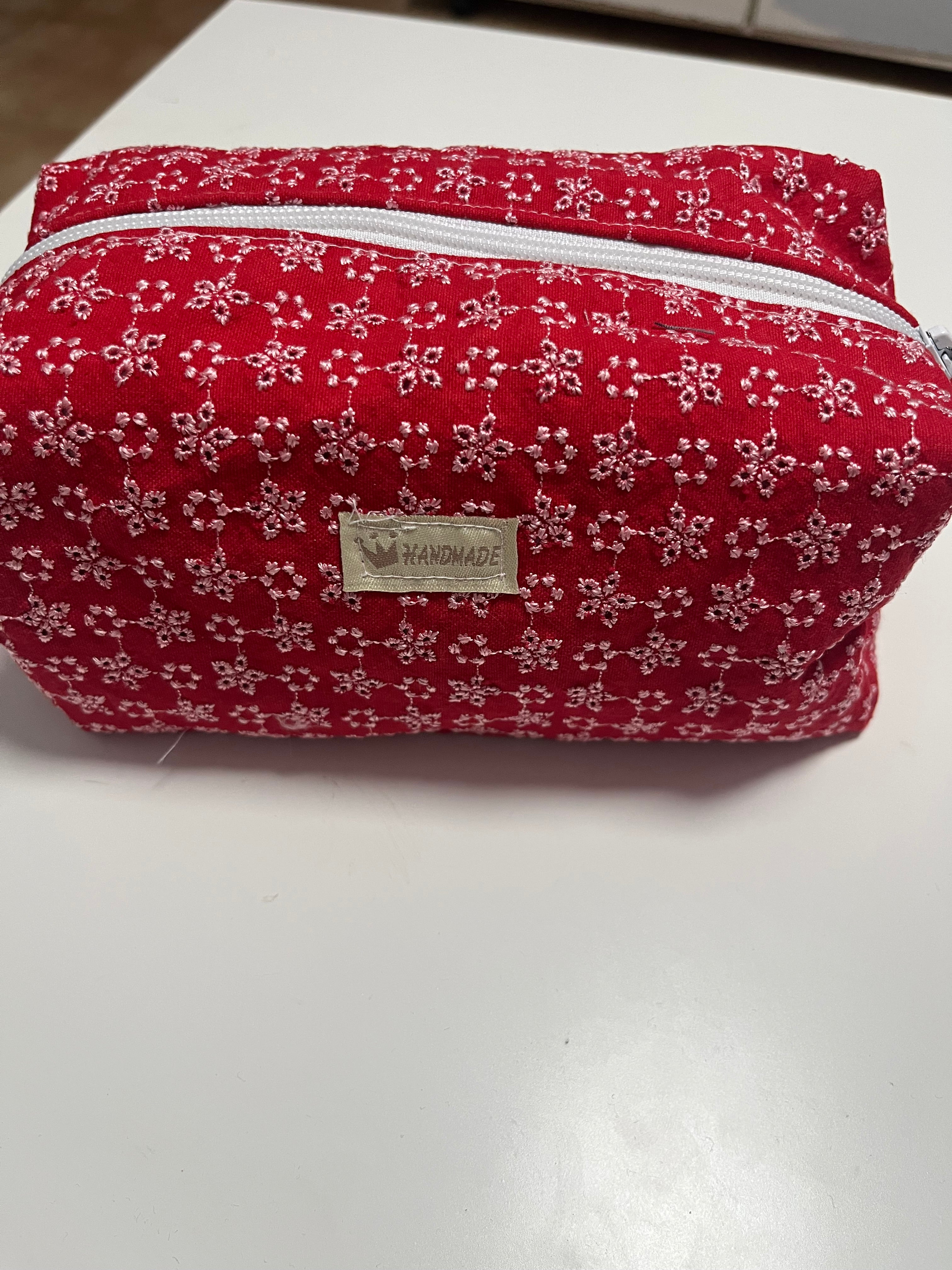 Neceser rojo con estampado