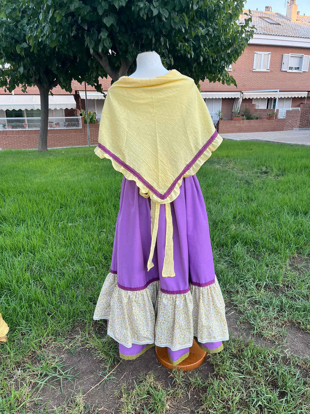 Zagalejo con pico y delantal